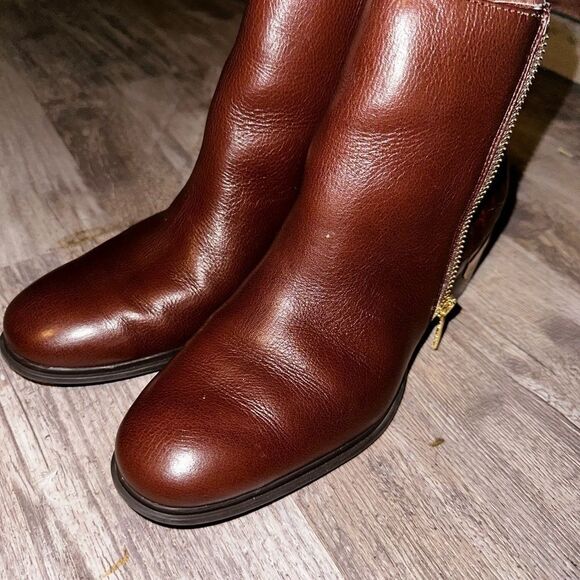 Isola Daylin Bootie sz 7 EUC - Picture 1 of 12